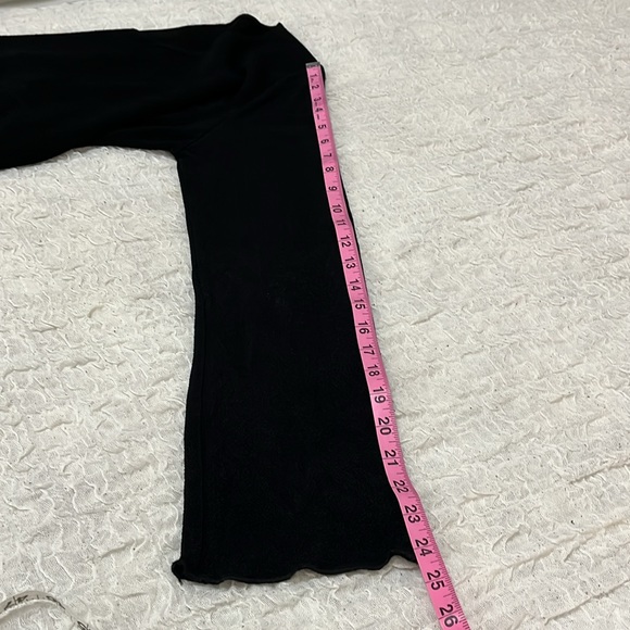 Travel Elegance Long Sleeve Black Top.
Size Large - Picture 11 of 15